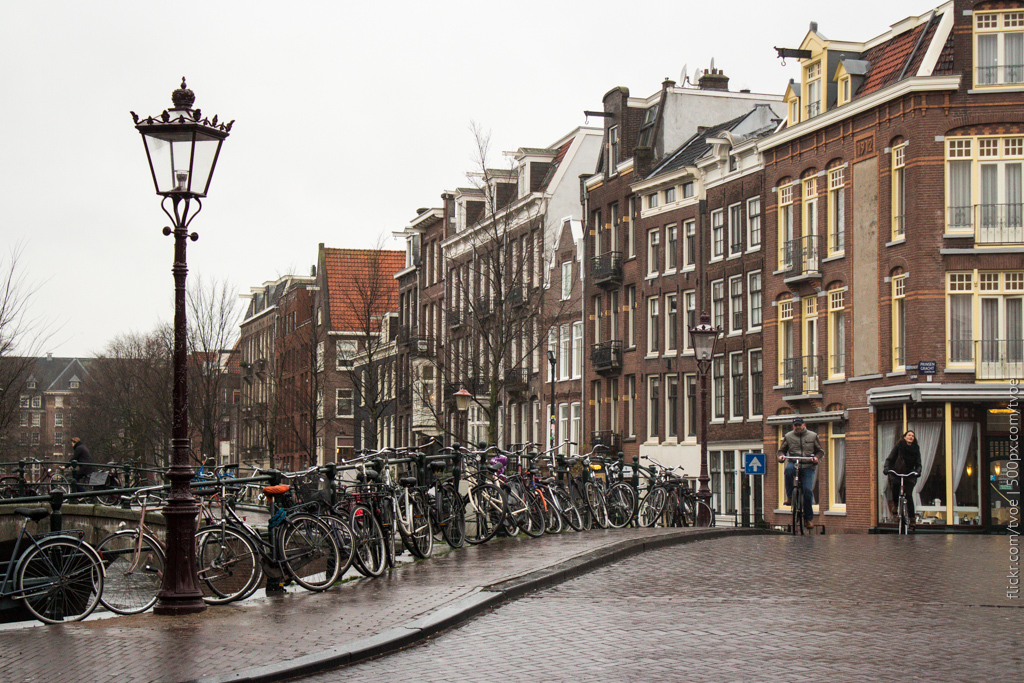 Улица Амстердама в дождь