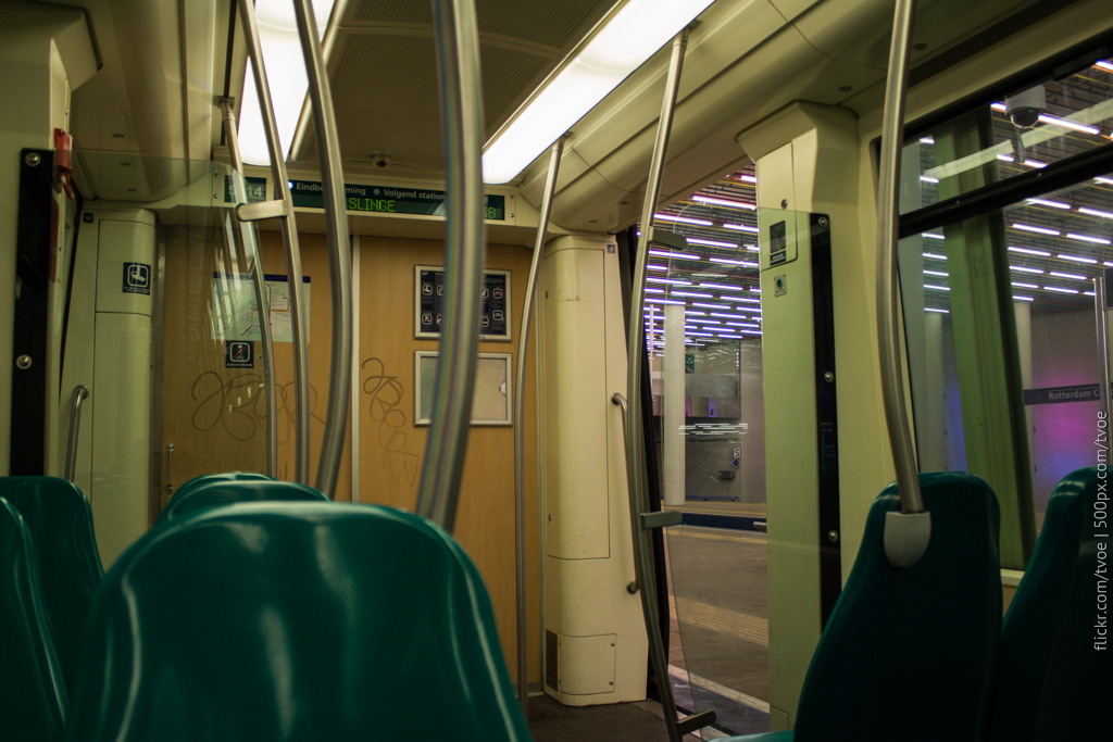 В вагоне роттердамского метро